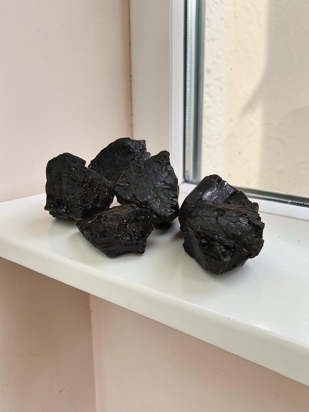 Glossy Black Raw Tourmoline Set - 5 Pieces